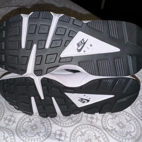 Nike Huarache running shoes Size 7 Men - Picture 2 of 2